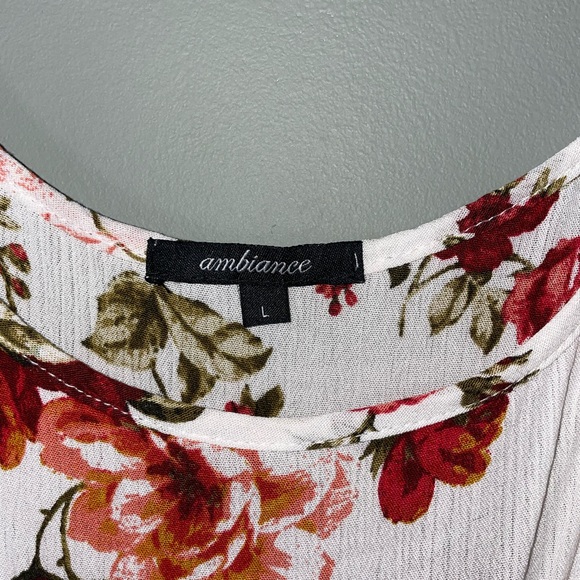 3/$27 Ambiance Rose Patterned Romper Size Large - Picture 4 of 6